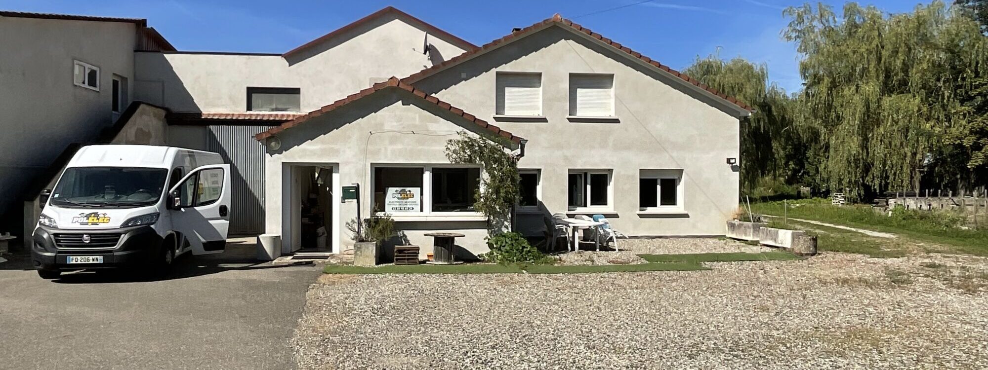 Pr&eacute;sentation du local et des bureaux : bienvenue chez Pol Elec Sanitaire pr&egrave;s de Mulhouse ! Illzach